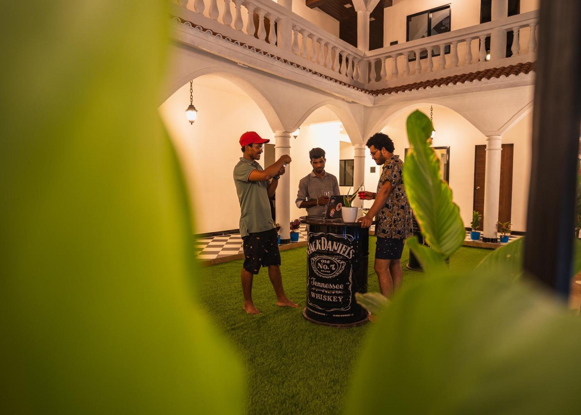 Sapphire Mansion Hotel Alībāg Buitenkant foto