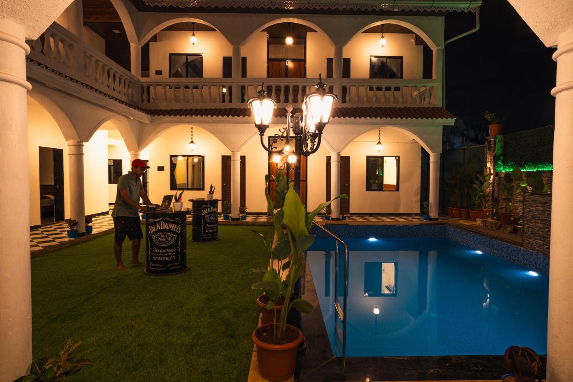 Sapphire Mansion Hotel Alībāg Buitenkant foto