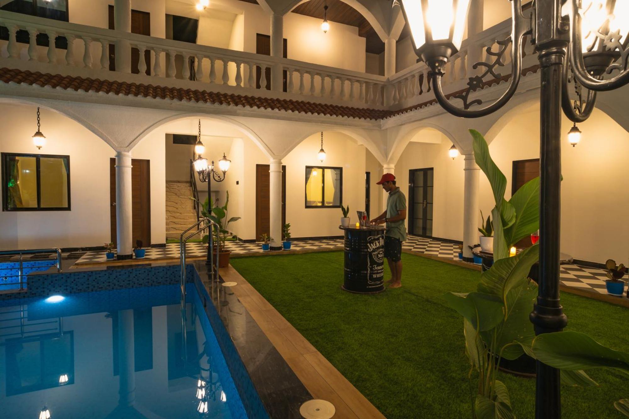 Sapphire Mansion Hotel Alībāg Buitenkant foto