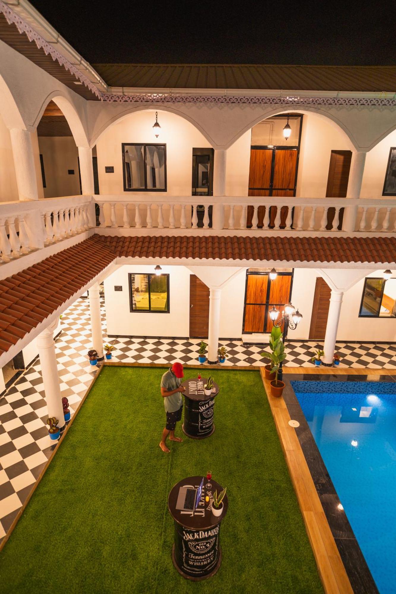 Sapphire Mansion Hotel Alībāg Buitenkant foto