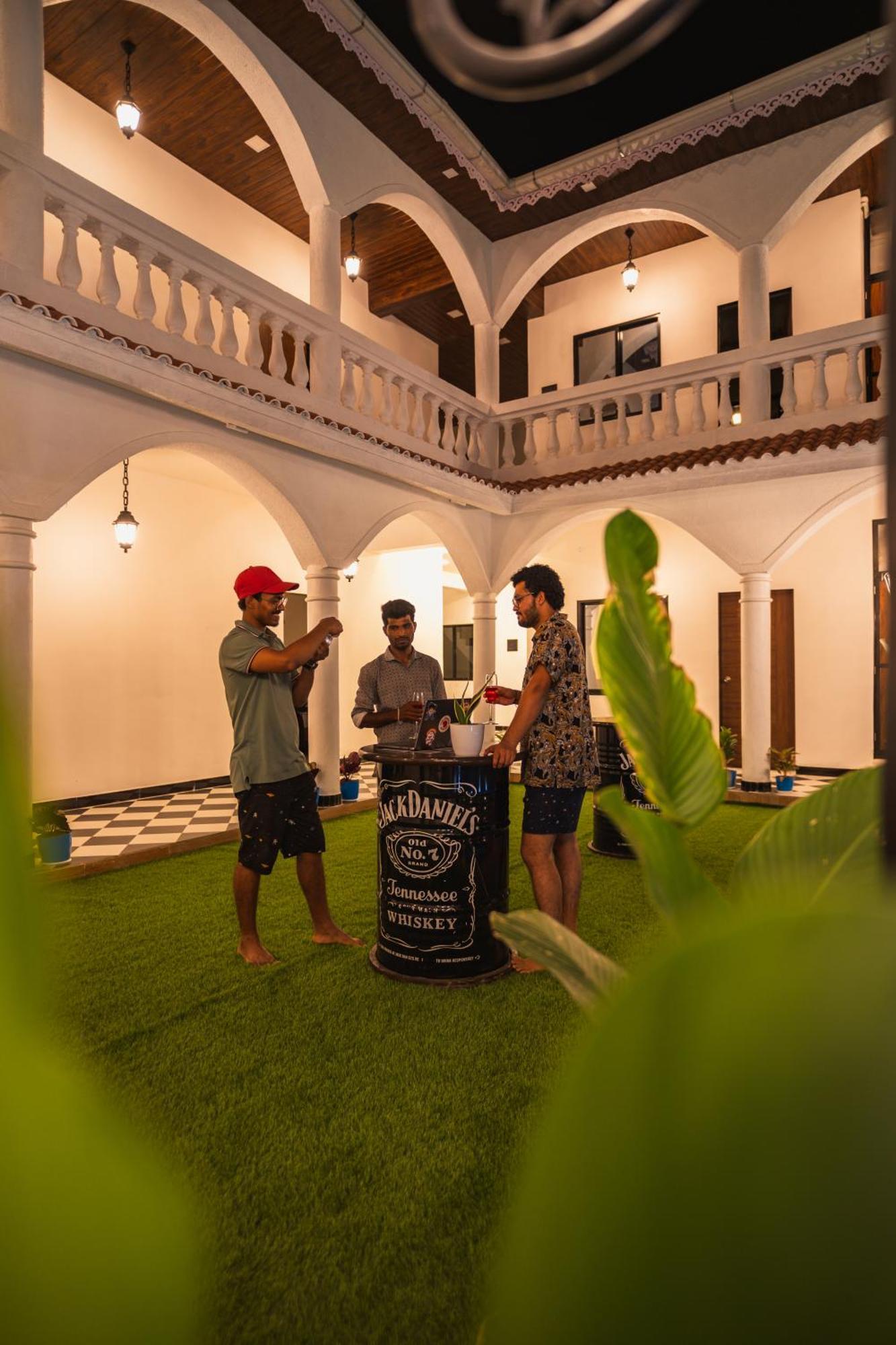 Sapphire Mansion Hotel Alībāg Buitenkant foto